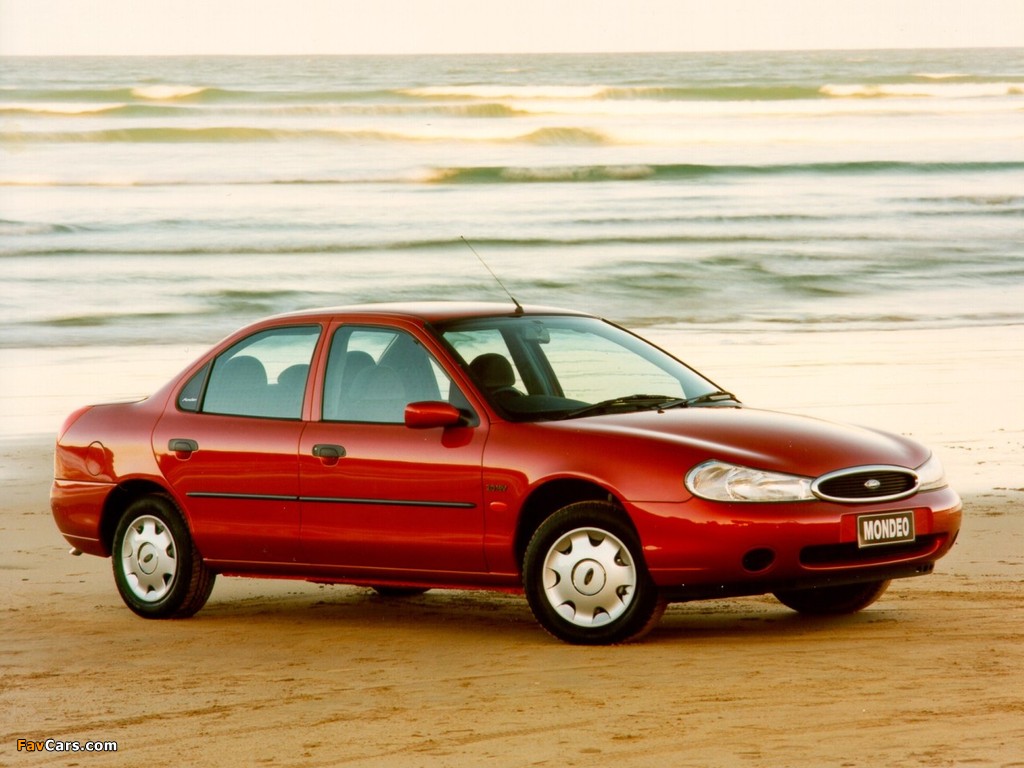 Photos of Ford Mondeo Sedan UK-spec 1996–2000 (1024 x 768)