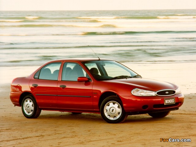Photos of Ford Mondeo Sedan UK-spec 1996–2000 (640 x 480)