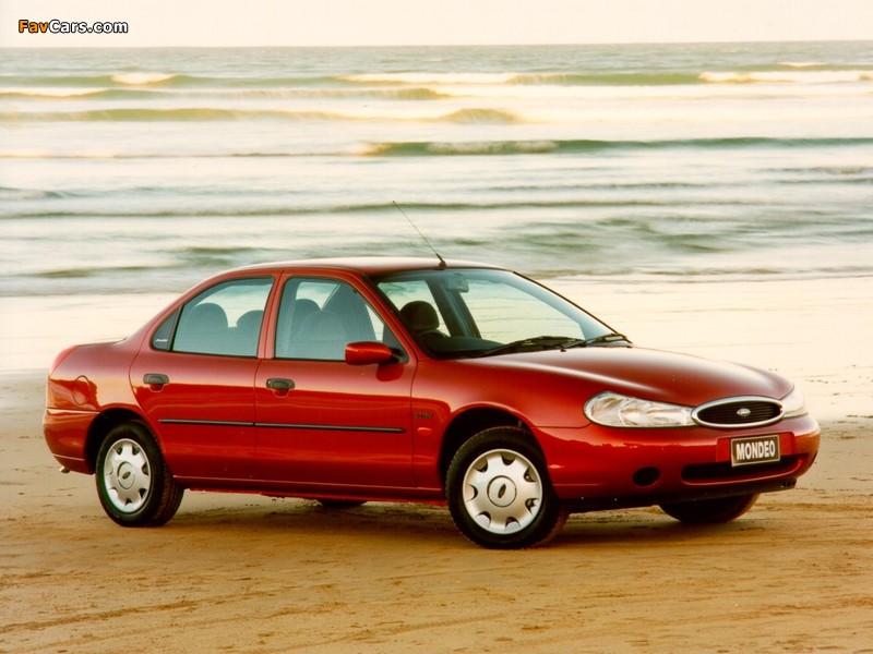 Photos of Ford Mondeo Sedan UK-spec 1996–2000 (800 x 600)