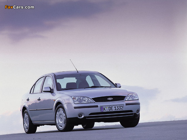 Photos of Ford Mondeo Sedan 2000–04 (640 x 480)