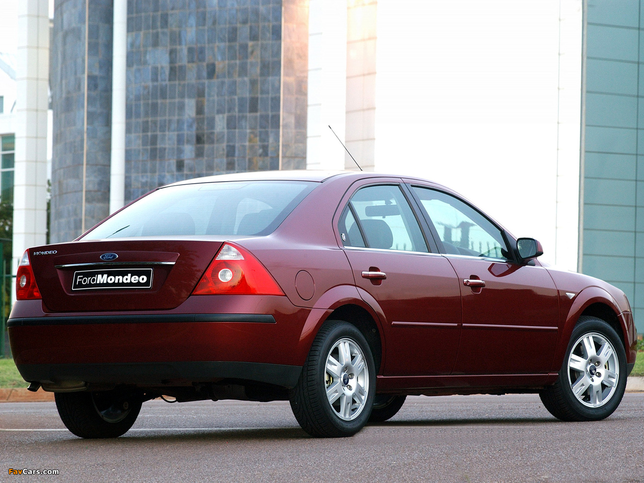 Photos of Ford Mondeo Sedan ZA-spec 2004–07 (1280 x 960)