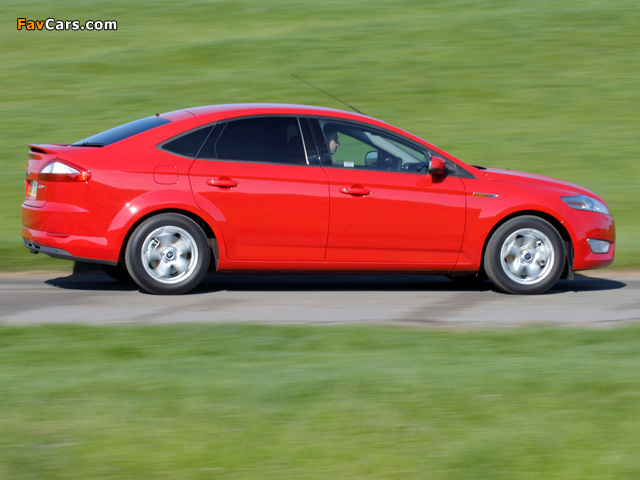 Photos of Ford Mondeo Hatchback UK-spec 2007–10 (640 x 480)