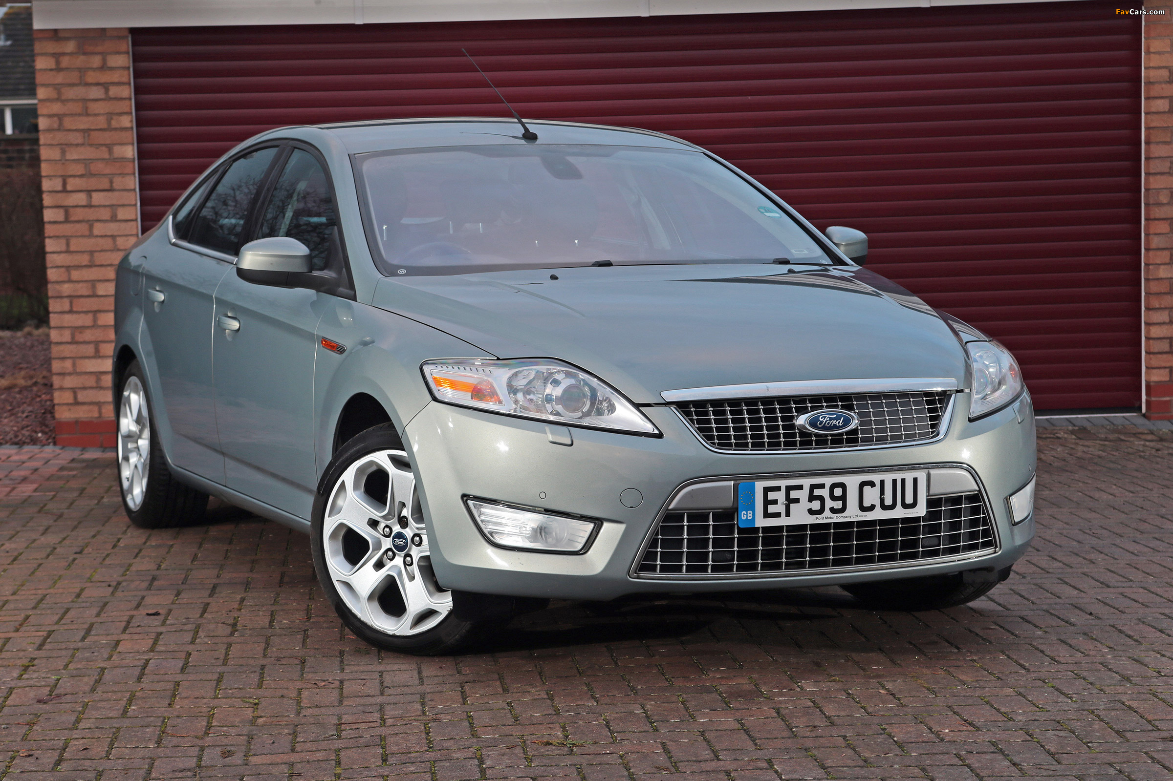 Photos of Ford Mondeo Hatchback UK-spec 2007–10 (2400 x 1599)