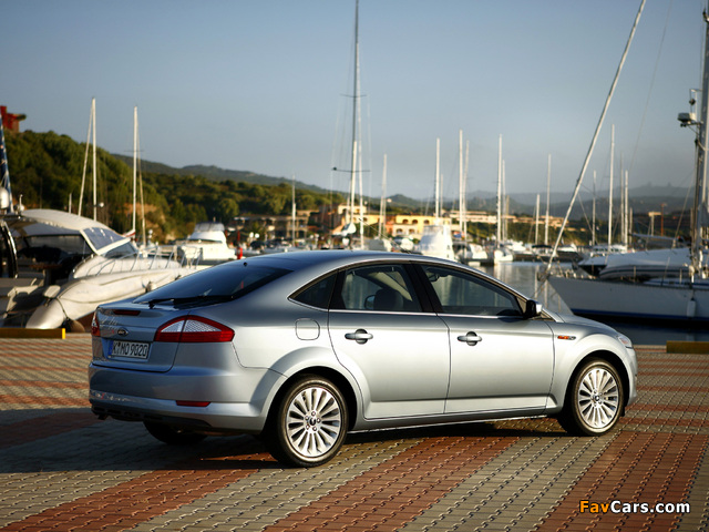 Photos of Ford Mondeo Hatchback 2007–10 (640 x 480)