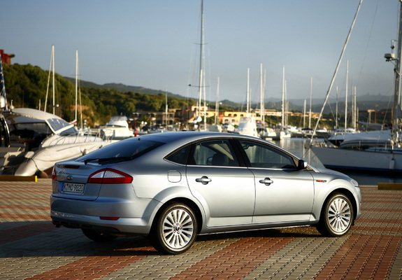 Photos of Ford Mondeo Hatchback 2007–10