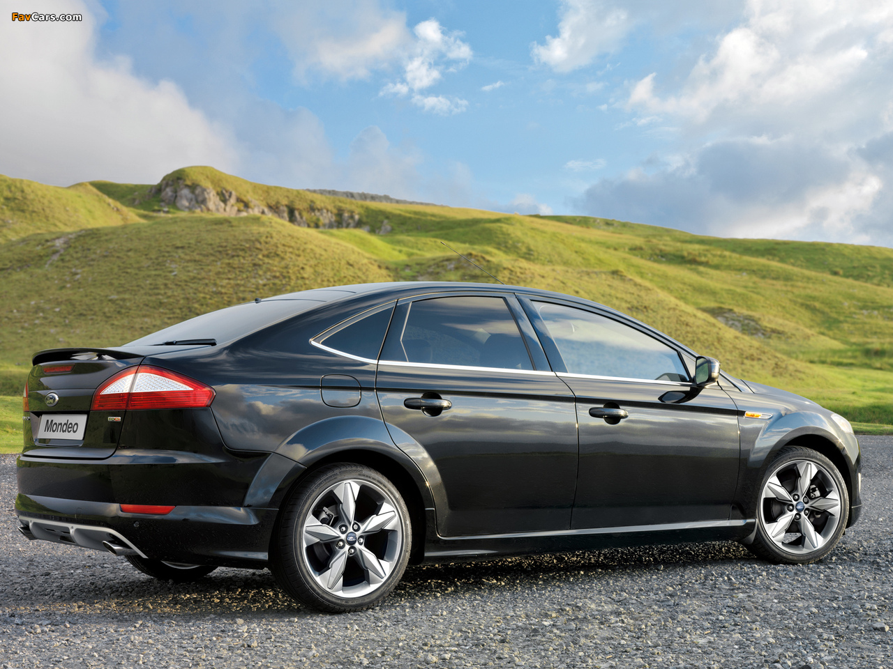Photos of Ford Mondeo Hatchback 2007–10 (1280 x 960)