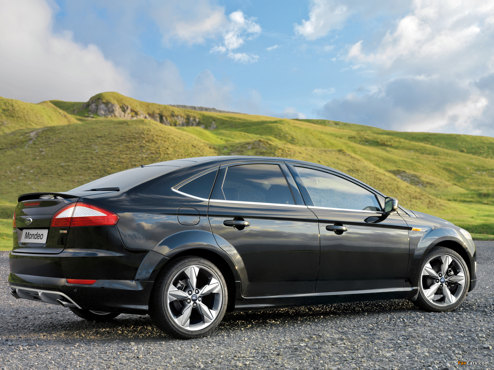Photos of Ford Mondeo Hatchback 2007–10 (1600 x 1200)