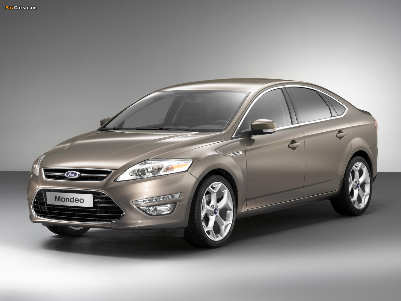 Photos of Ford Mondeo Hatchback 2010–13 (1280 x 960)