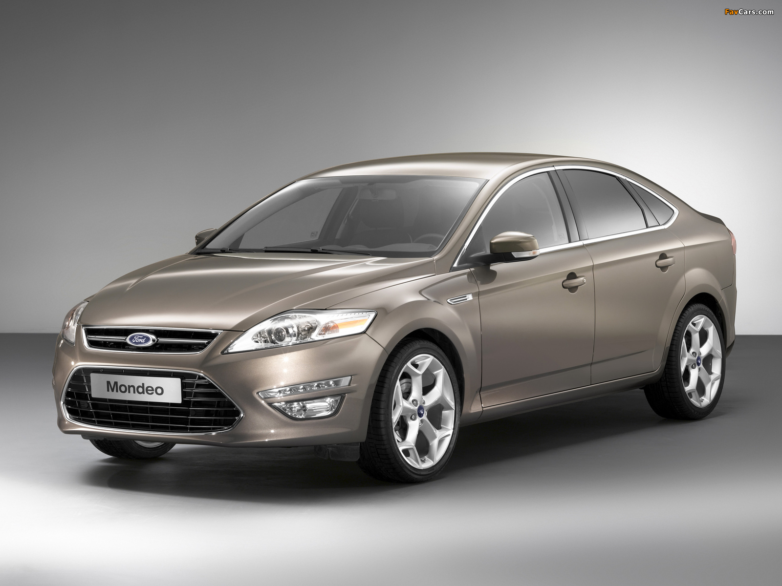 Photos of Ford Mondeo Hatchback 2010–13 (1600 x 1200)