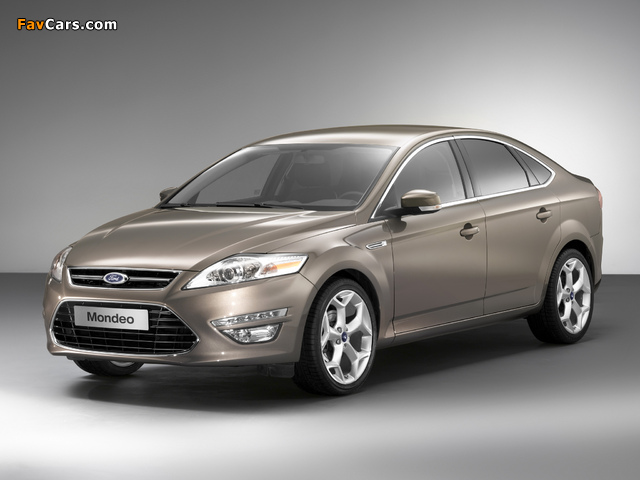 Photos of Ford Mondeo Hatchback 2010–13 (640 x 480)