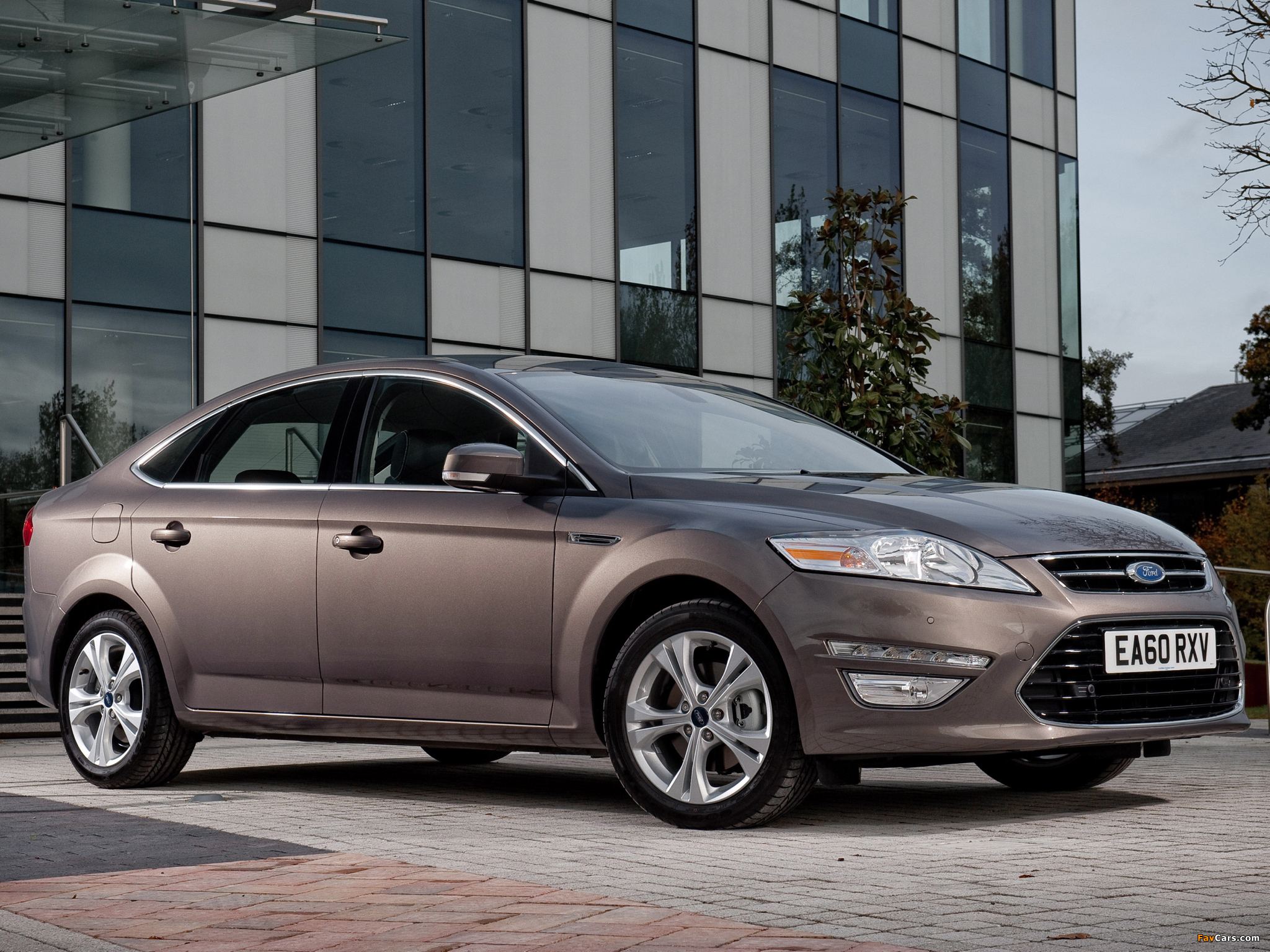 Photos of Ford Mondeo Hatchback UK-spec 2010–13 (2048 x 1536)