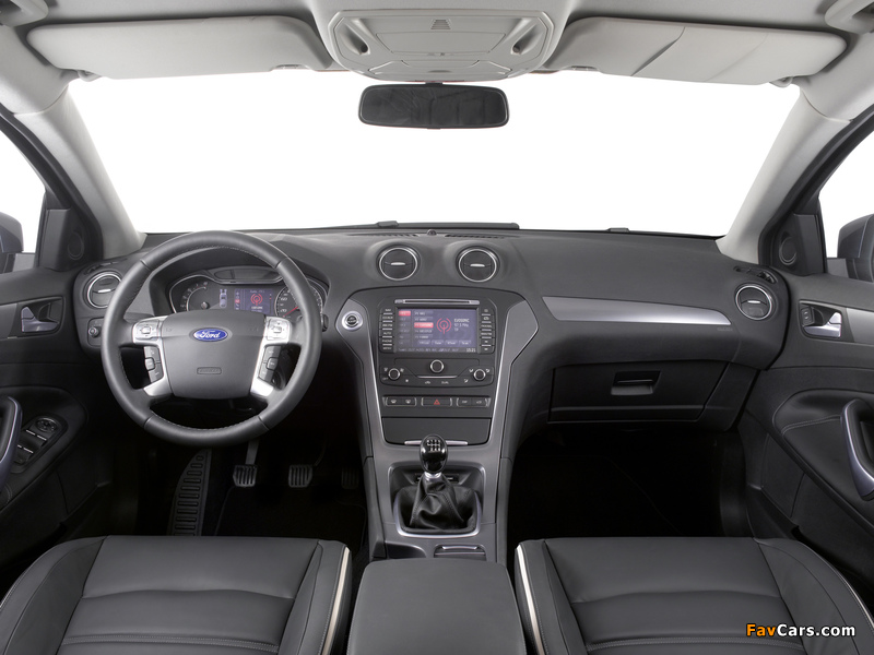 Photos of Ford Mondeo Hatchback 2010–13 (800 x 600)