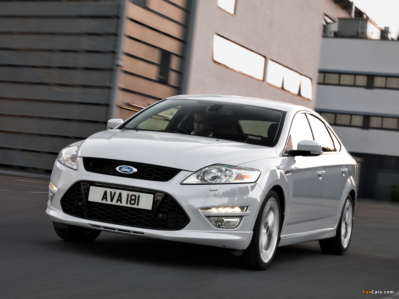 Photos of Ford Mondeo Titanium X Hatchback UK-spec 2010–13 (1280 x 960)