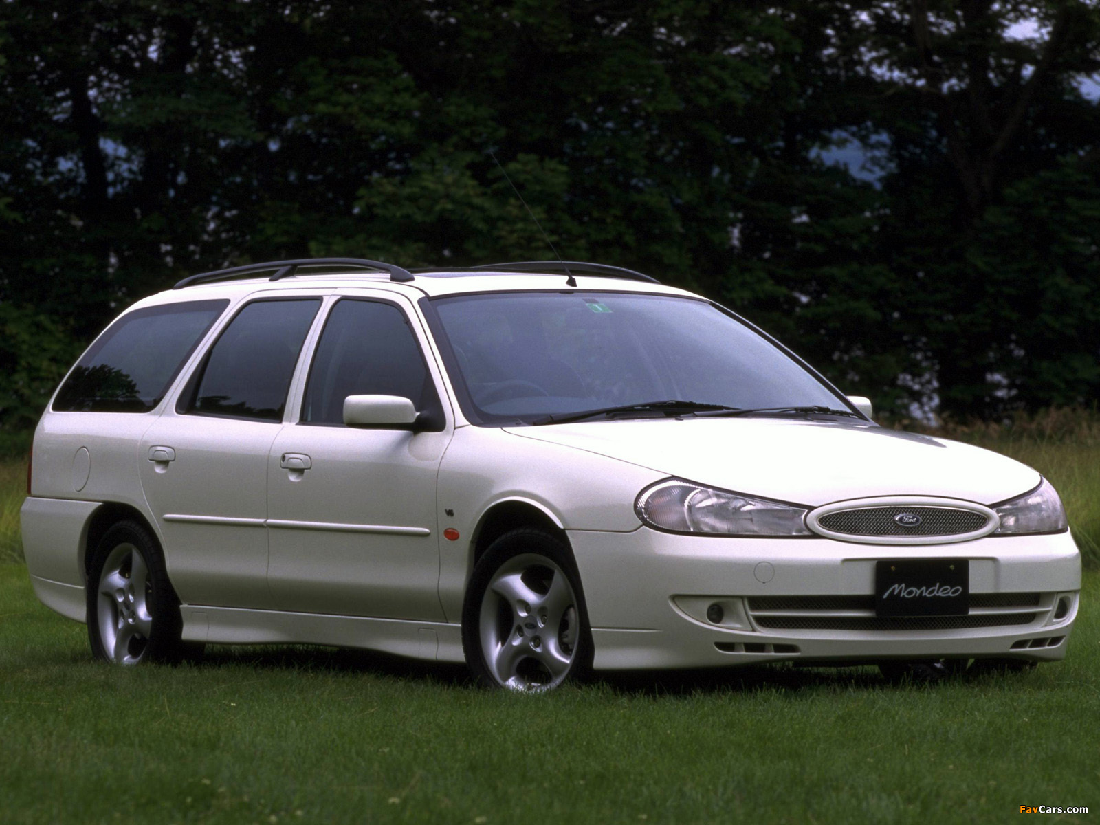 Pictures of Ford Mondeo Turnier JP-spec 1996–2000 (1600 x 1200)