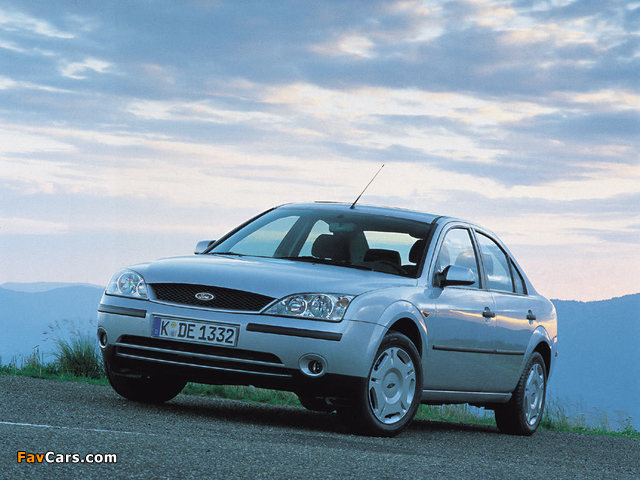 Pictures of Ford Mondeo Sedan 2000–04 (640 x 480)
