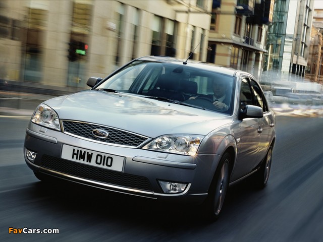 Pictures of Ford Mondeo Hatchback 2004–07 (640 x 480)