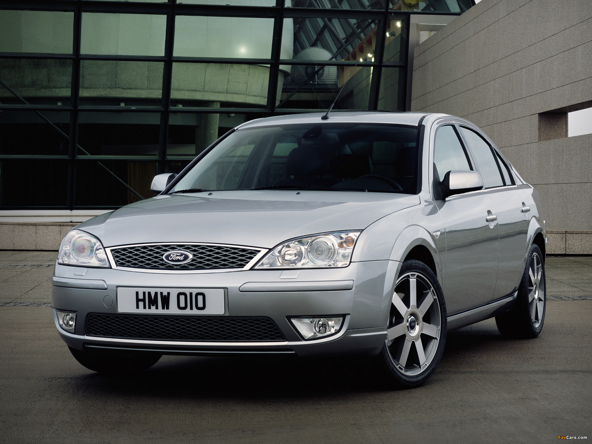 Pictures of Ford Mondeo Hatchback 2004–07 (2048 x 1536)