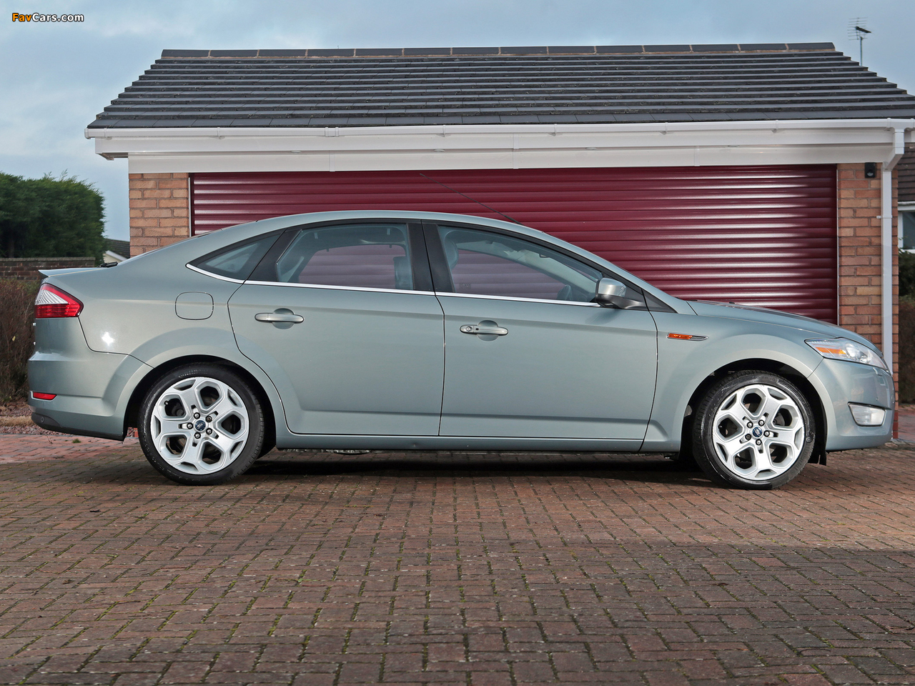 Pictures of Ford Mondeo Hatchback UK-spec 2007–10 (1280 x 960)