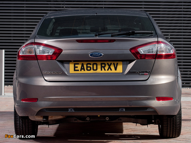 Pictures of Ford Mondeo Hatchback UK-spec 2010–13 (640 x 480)