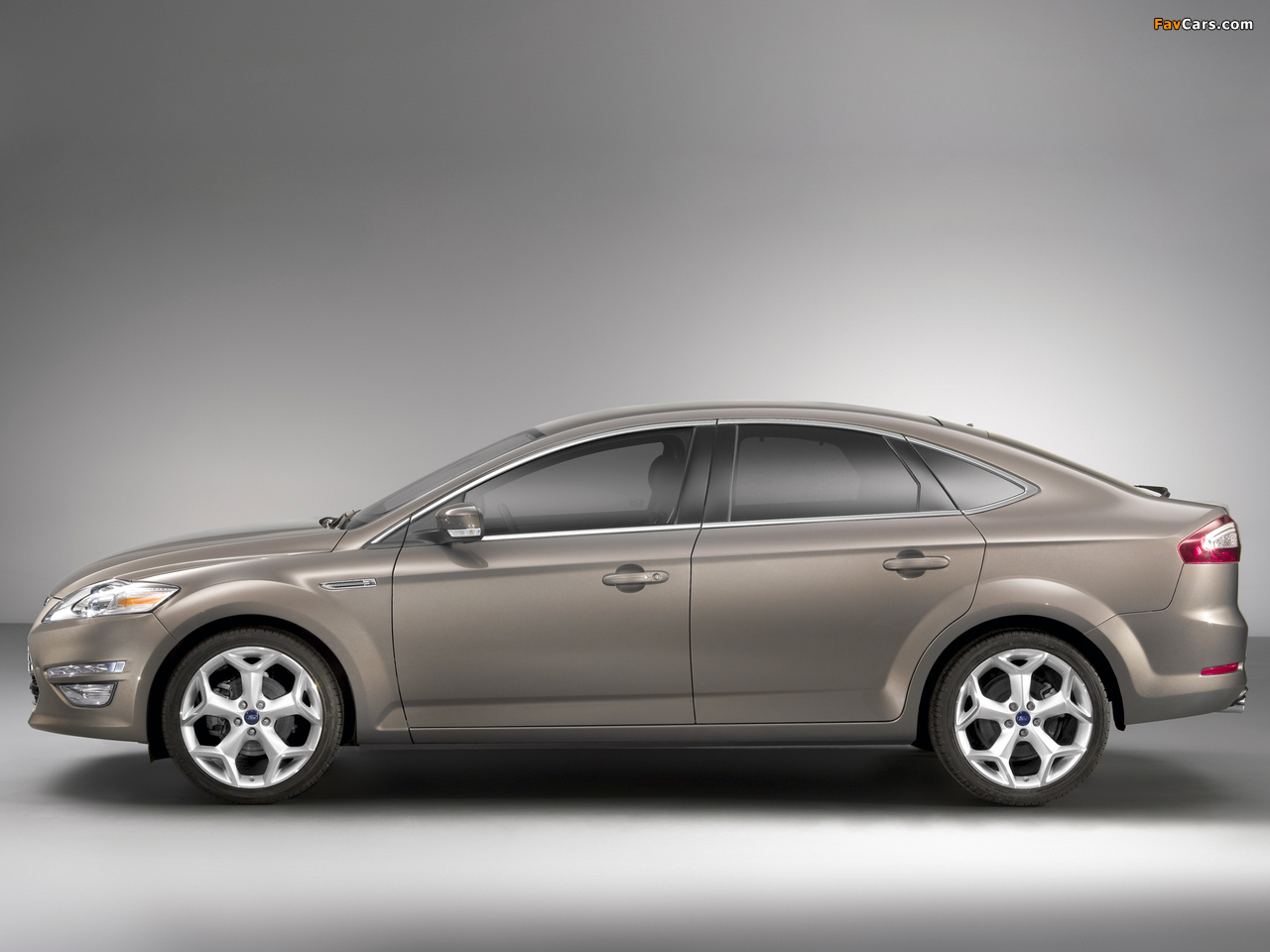 Ford Mondeo Hatchback 2010–13 wallpapers (1280 x 960)