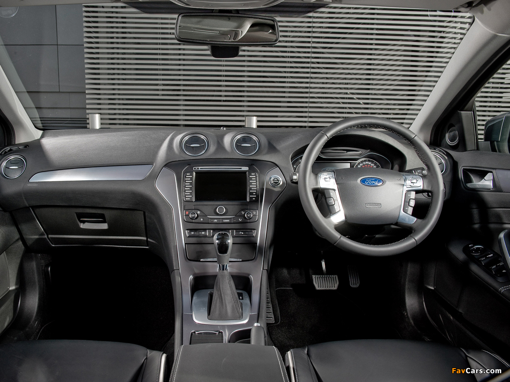 Ford Mondeo Hatchback UK-spec 2010–13 wallpapers (1024 x 768)