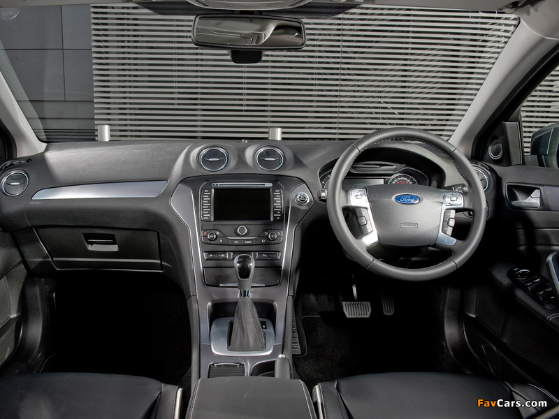 Ford Mondeo Hatchback UK-spec 2010–13 wallpapers (800 x 600)