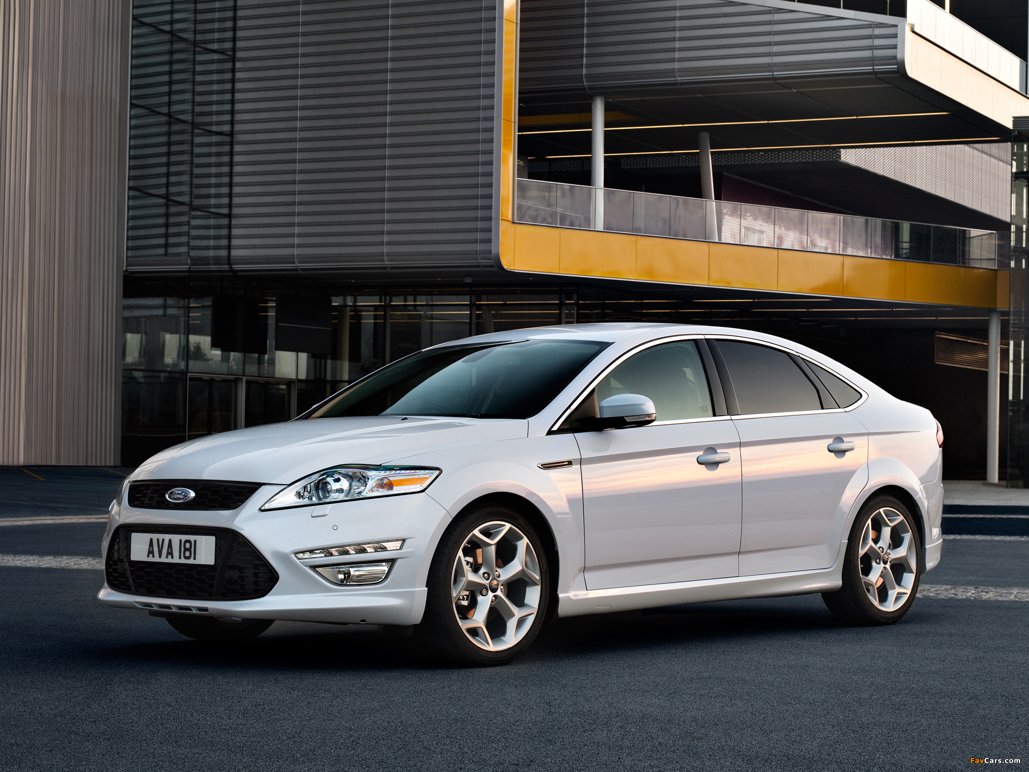 Ford Mondeo Titanium X Hatchback UK-spec 2010–13 wallpapers (2048 x 1536)