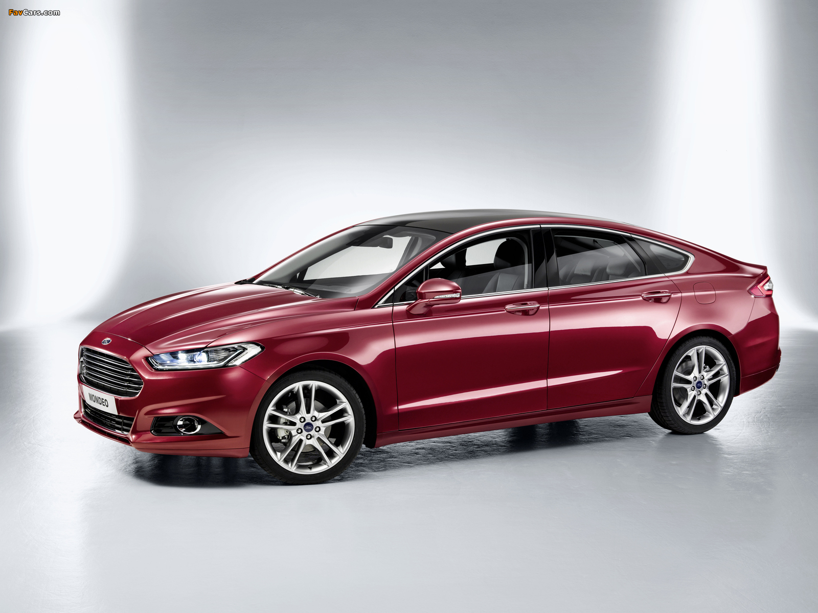 Ford Mondeo Hatchback 2013 wallpapers (1600 x 1200)