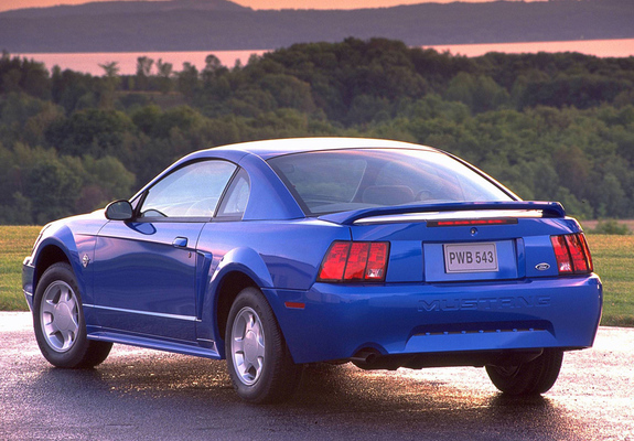 Mustang GT Coupe 1998–2004 images