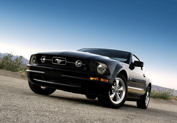 Mustang Coupe 2005–08 pictures