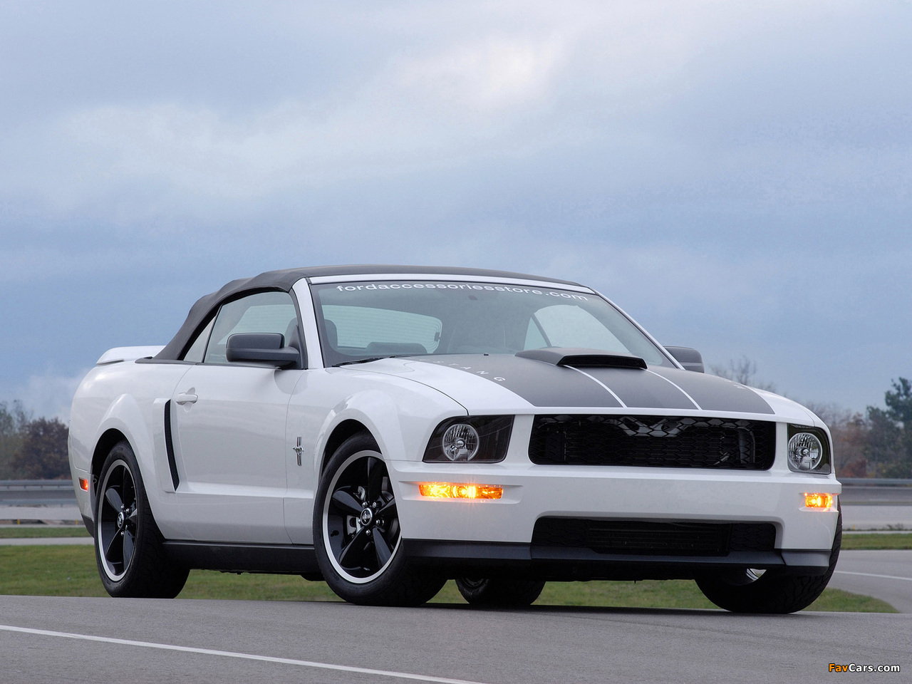 Ford Project Mustang GT Convertible 2006 wallpapers (1280 x 960)