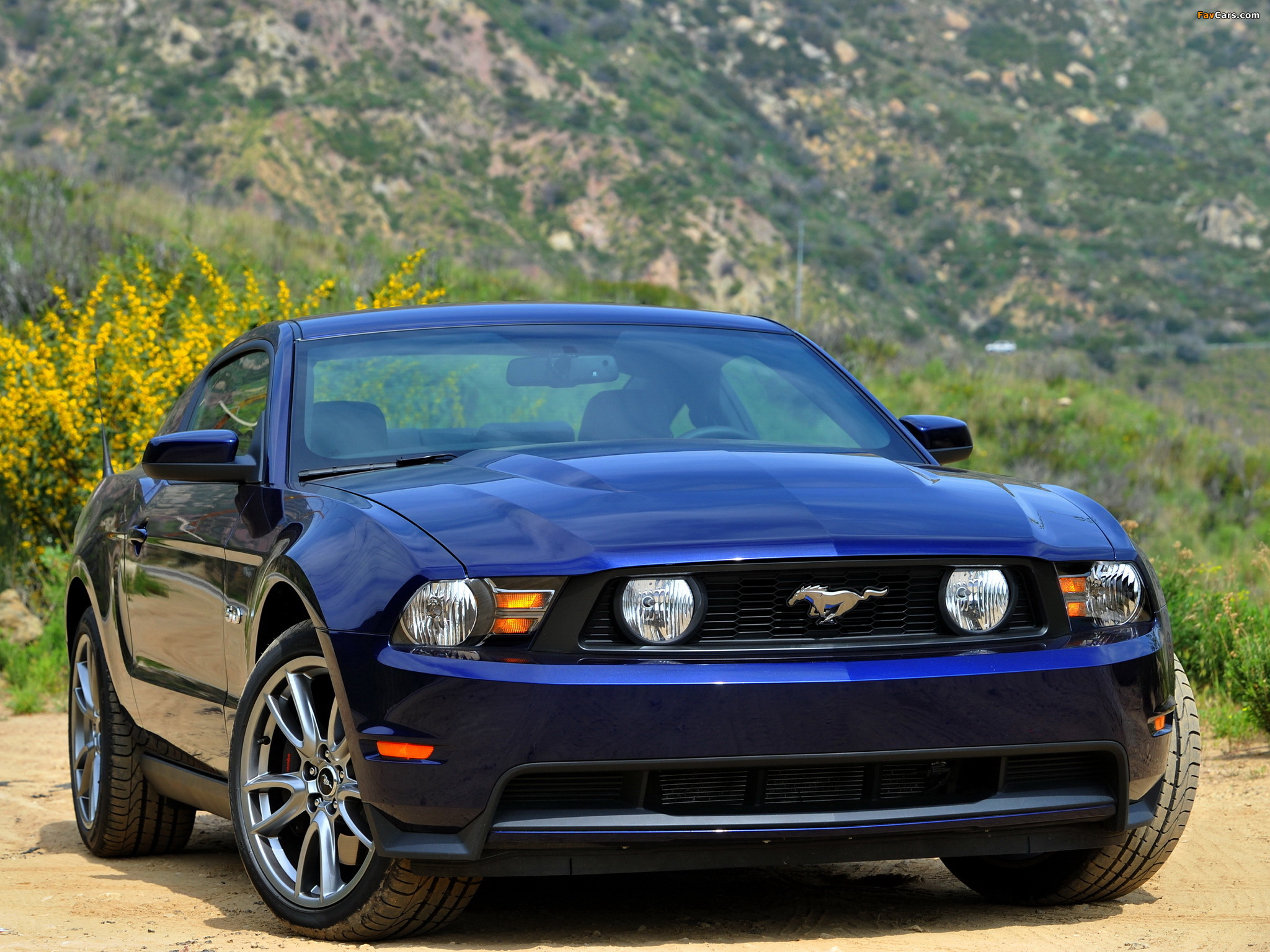 Mustang 5.0 GT 2010–12 pictures (2048 x 1536)