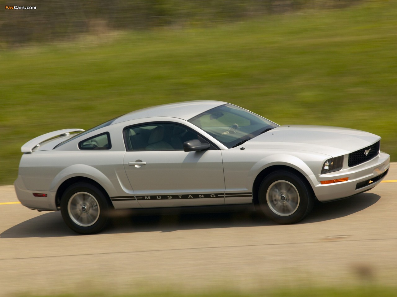 Photos of Mustang Coupe 2005–08 (1280 x 960)
