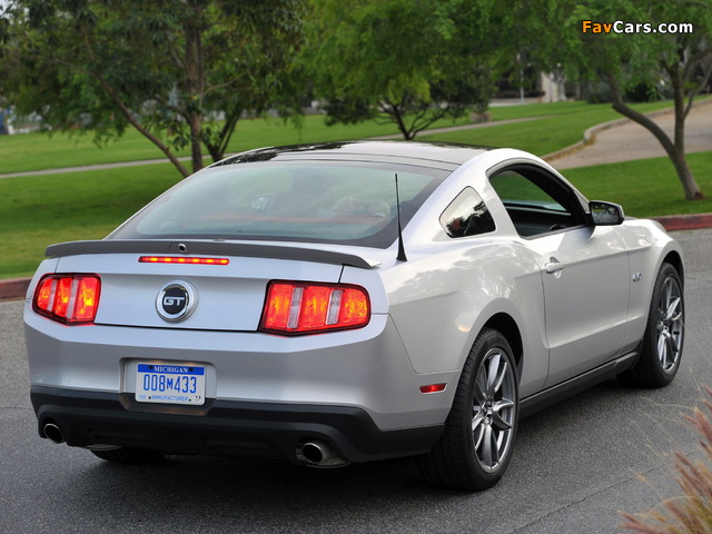 Photos of Mustang 5.0 GT 2010–12 (640 x 480)