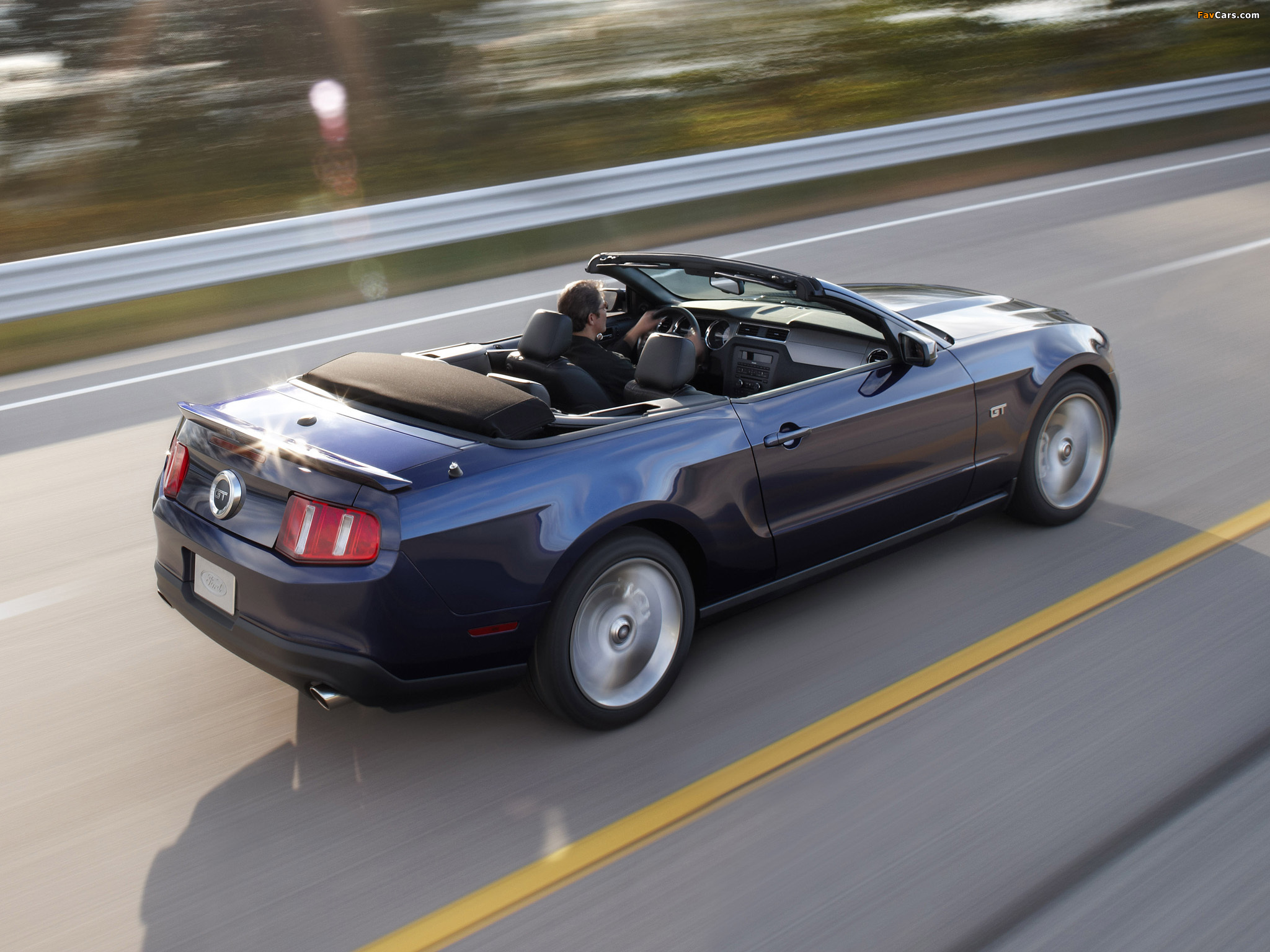Mustang GT Convertible 2009–12 wallpapers (2048 x 1536)