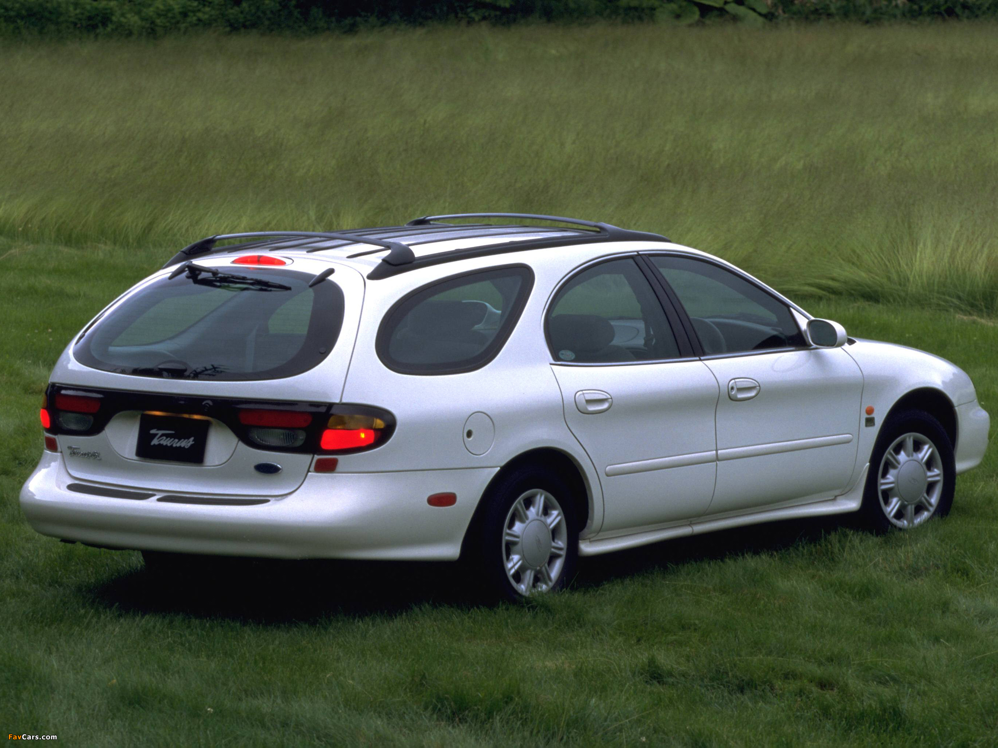 Ford Taurus Wagon JP-spec (1FASP57) 1996–99 pictures (2048 x 1536)