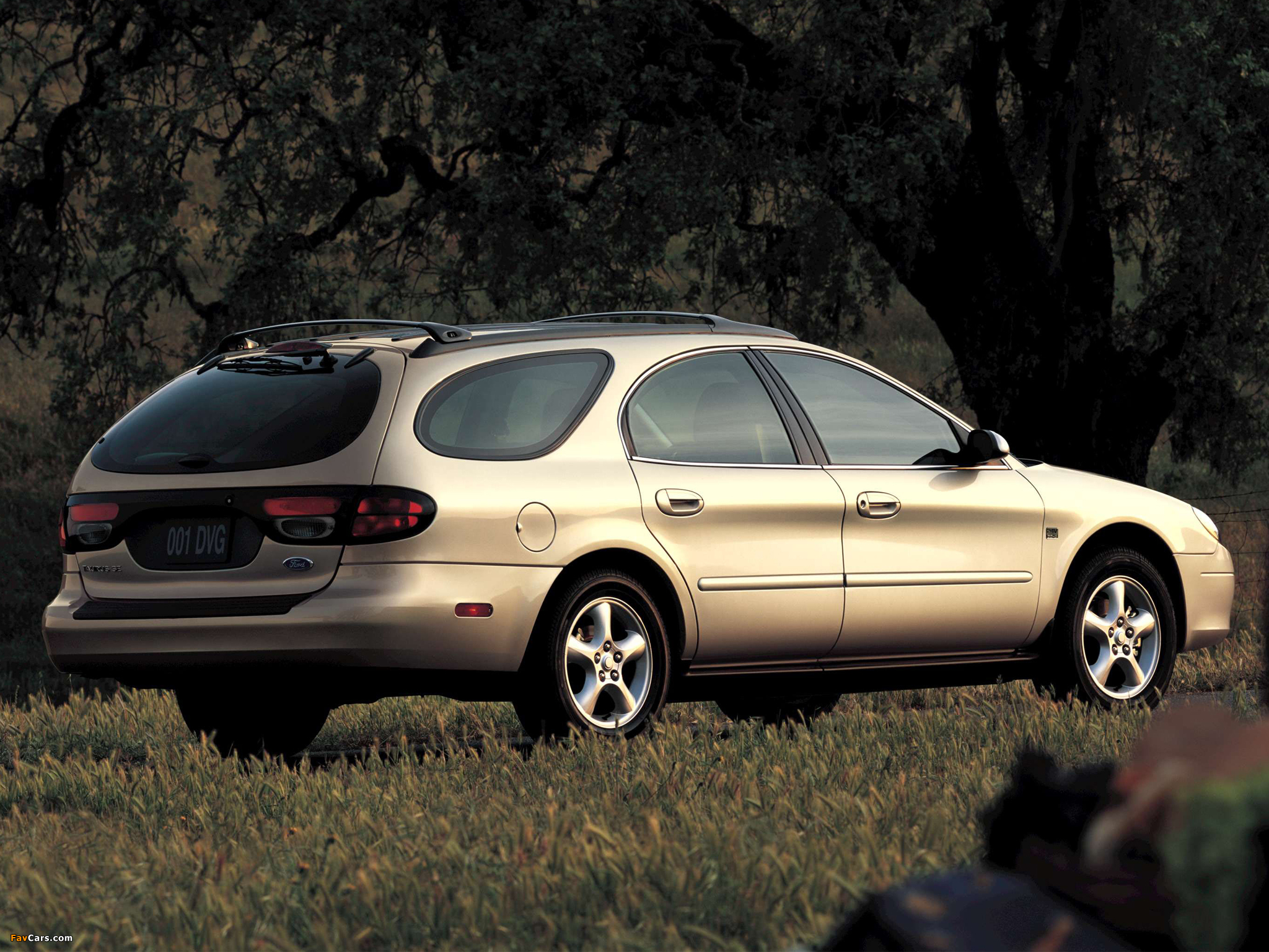 Ford Taurus Wagon 2000–04 wallpapers (2048 x 1536)