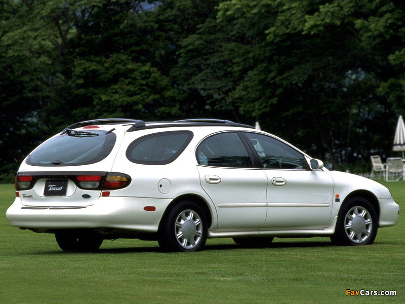 Photos of Ford Taurus Wagon JP-spec (1FASP57) 1996–99 (800 x 600)