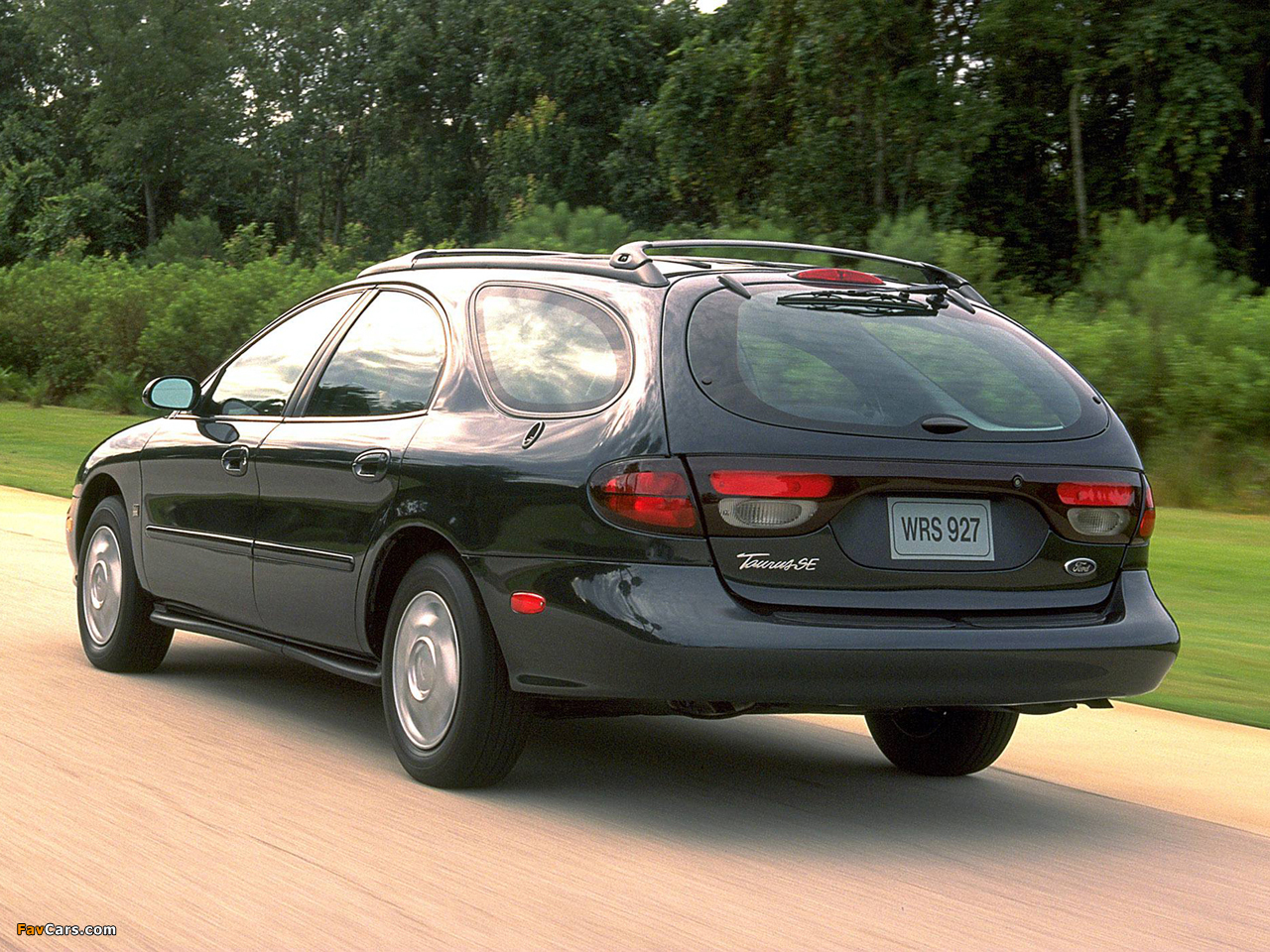 Pictures of Ford Taurus Wagon 1996–99 (1280 x 960)