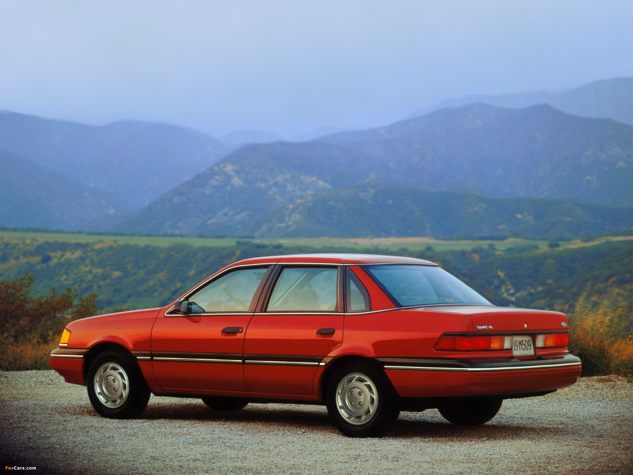 Photos of Ford Tempo Sedan 1988–91 (2048 x 1536)