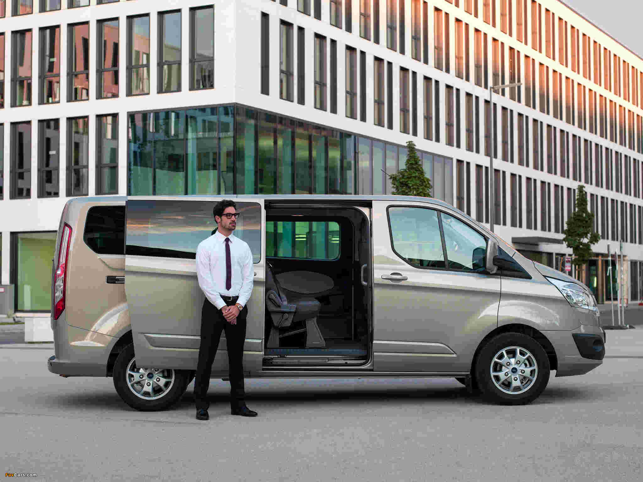 Pictures of Ford Tourneo Custom LWB 2012 (2048 x 1536)