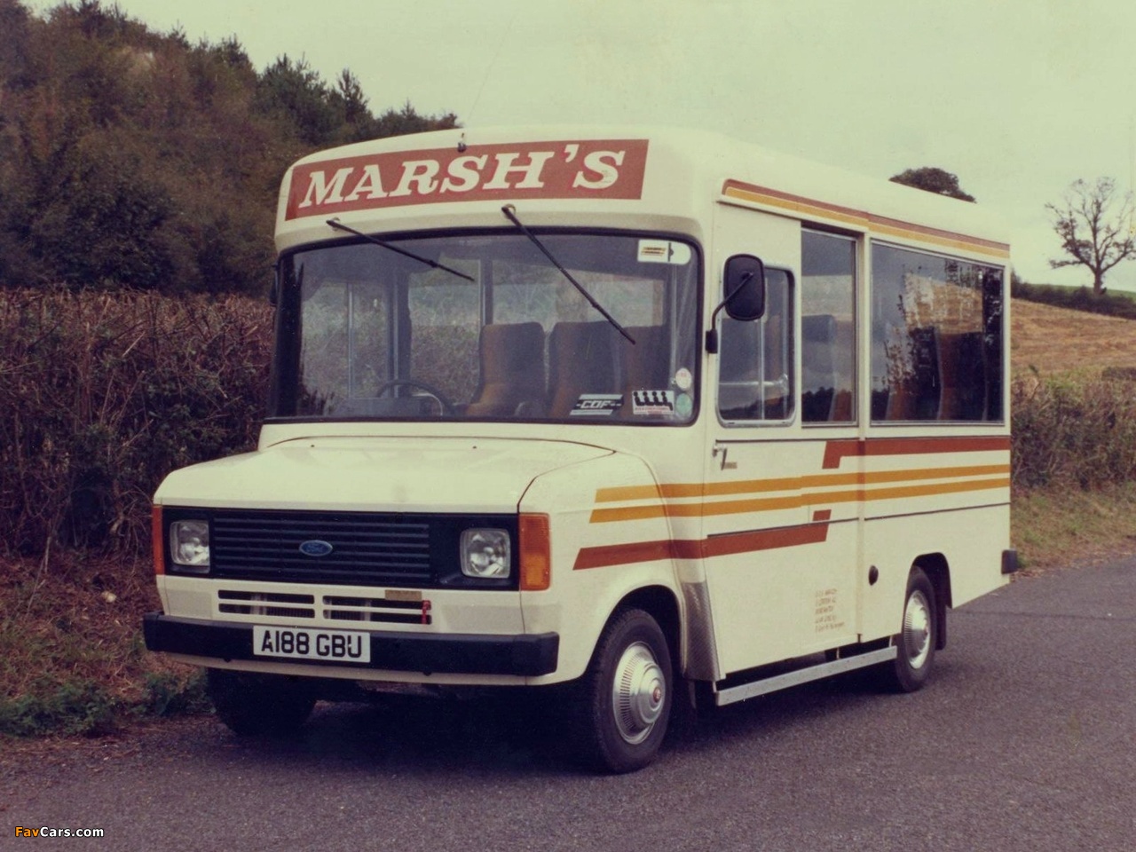 Photos of Ford Transit Coach UK-spec 1978–86 (1280 x 960)
