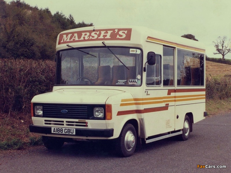 Photos of Ford Transit Coach UK-spec 1978–86 (800 x 600)