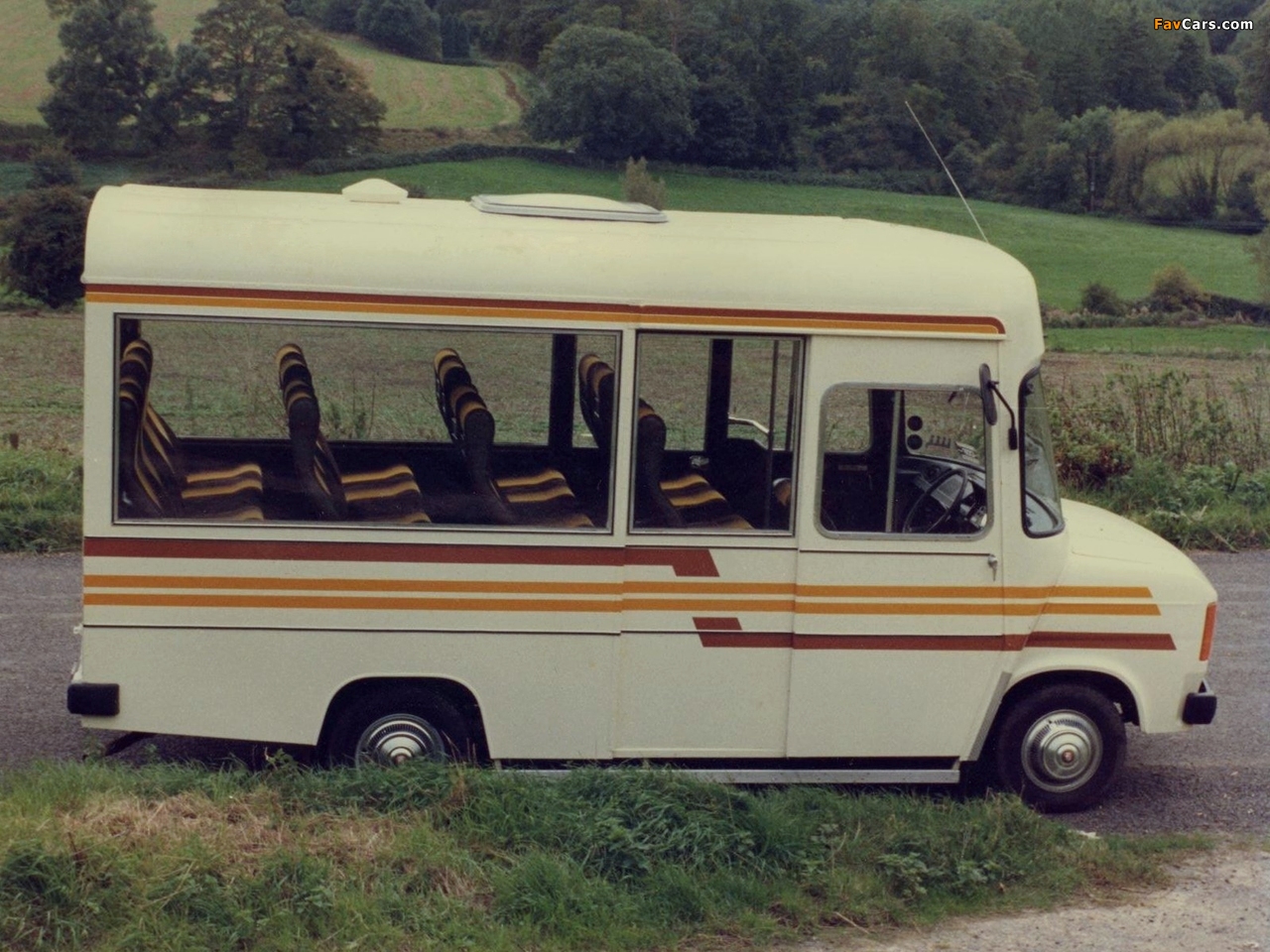 Pictures of Ford Transit Coach UK-spec 1978–86 (1280 x 960)