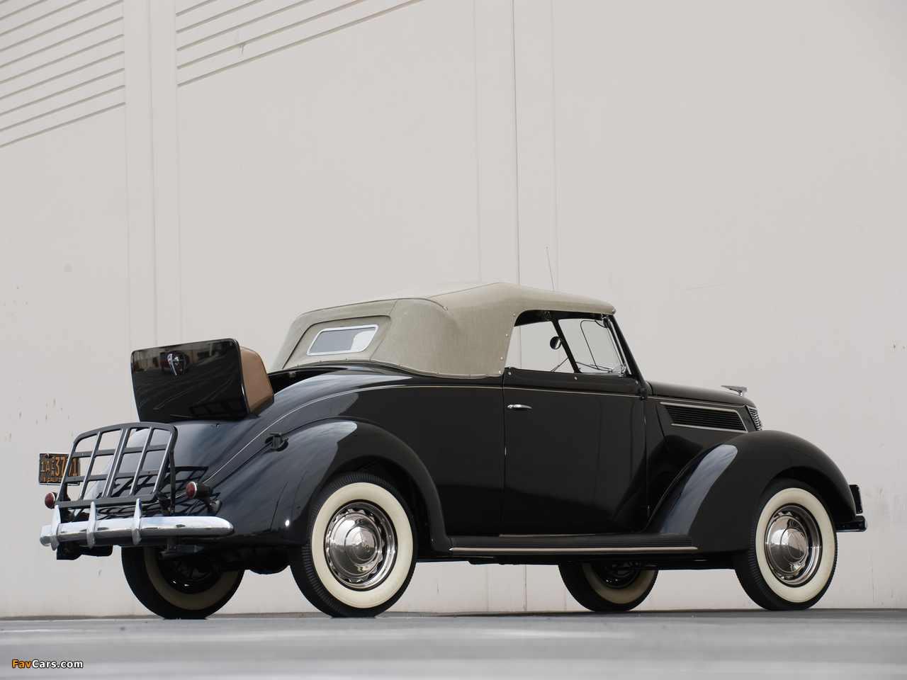 Ford V8 Deluxe Convertible (78-760) 1937 wallpapers (1280 x 960)