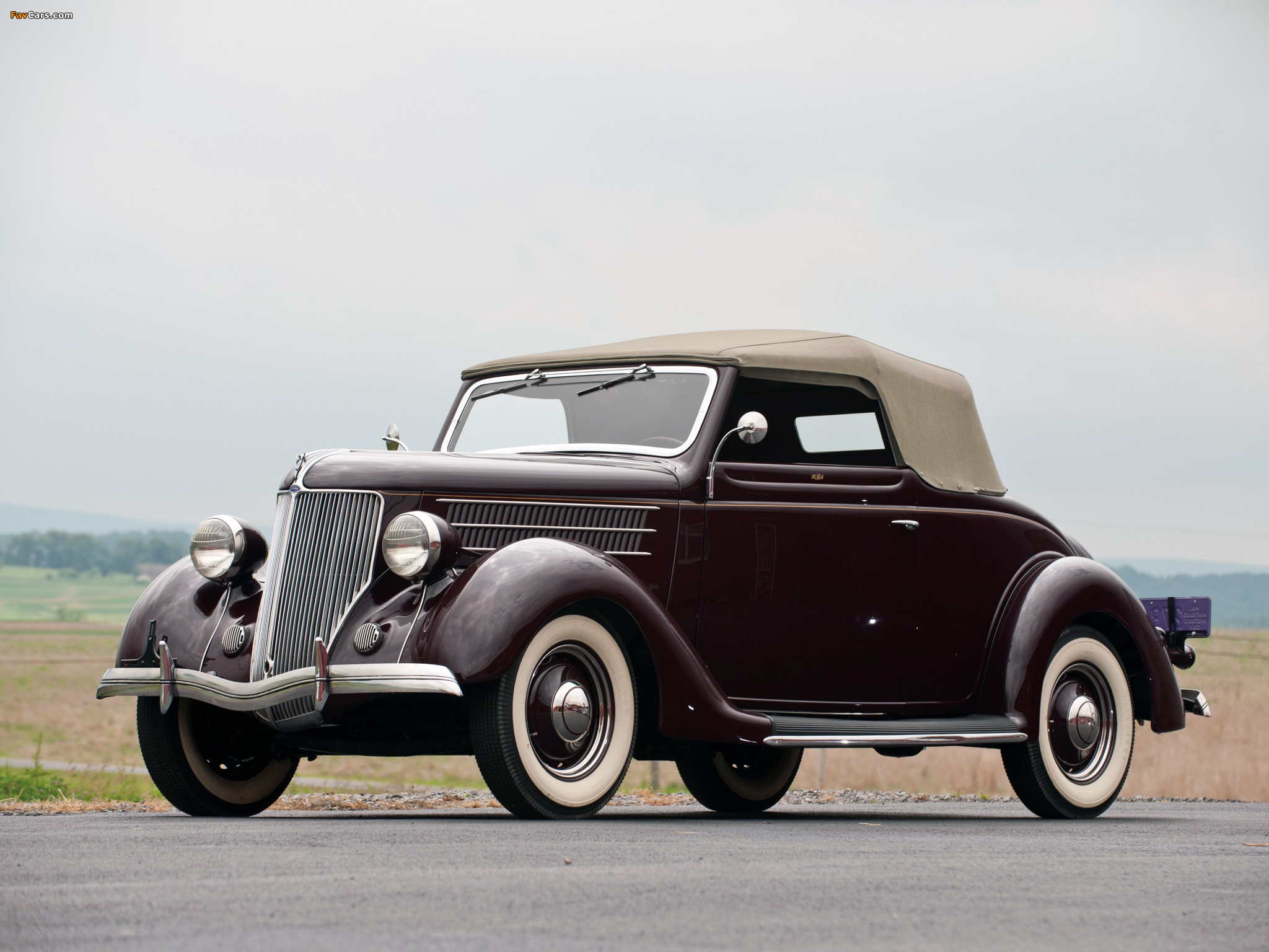 Images of Ford V8 Deluxe Convertible Coupe (68-730) 1936 (2048 x 1536)