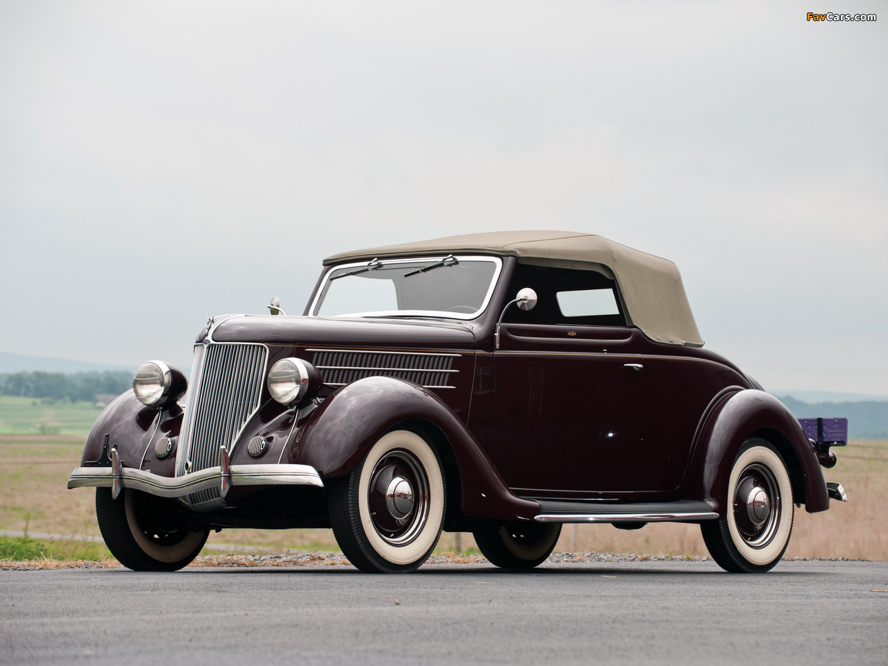 Images of Ford V8 Deluxe Convertible Coupe (68-730) 1936 (1280 x 960)