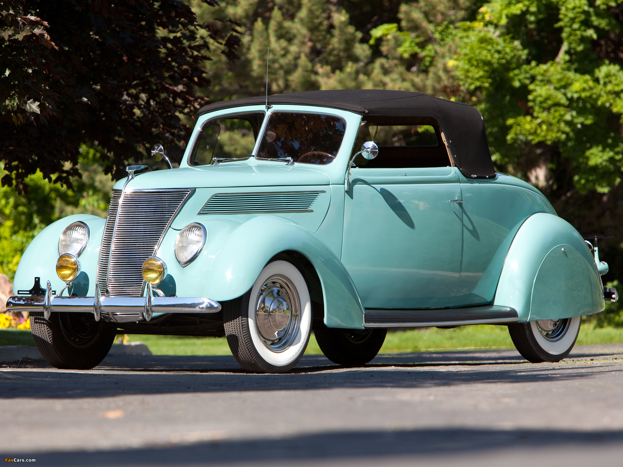 Images of Ford V8 Deluxe Convertible (78-760) 1937 (2048 x 1536)