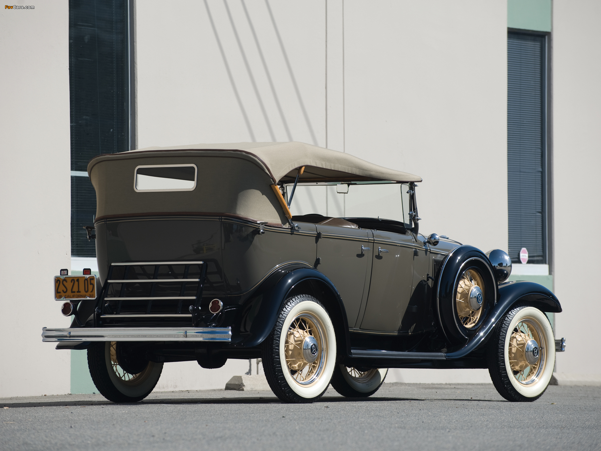 Photos of Ford V8 Phaeton (18-35) 1932 (2048 x 1536)
