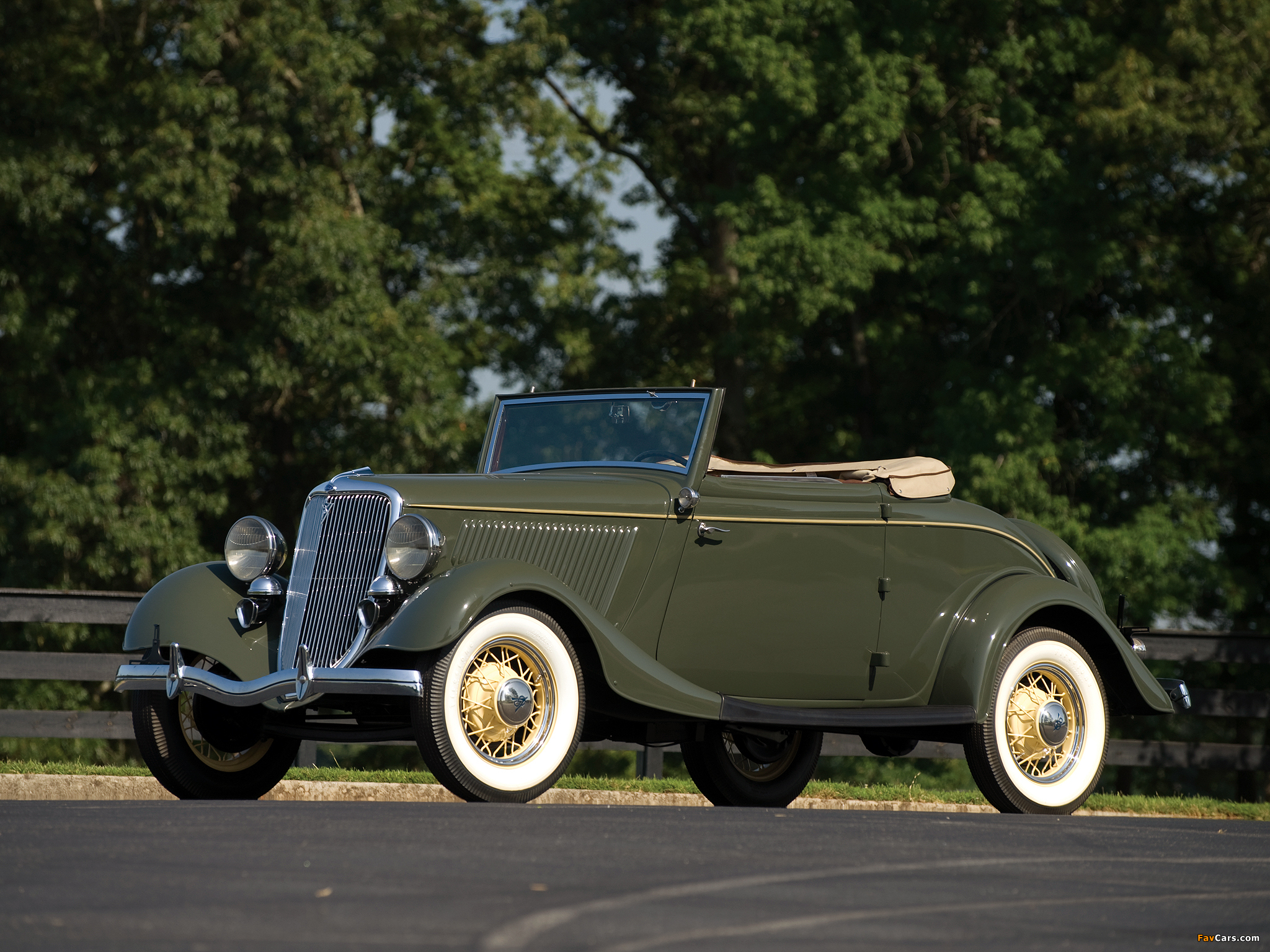 Photos of Ford V8 Deluxe Cabriolet (40-760) 1934 (2048 x 1536)